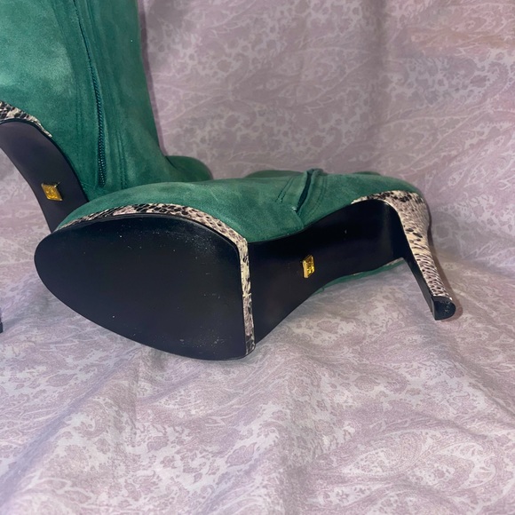 Pour La Victoire Green Suede Snakeskin Heel Platform Booties Size 9 EUC - Picture 5 of 13